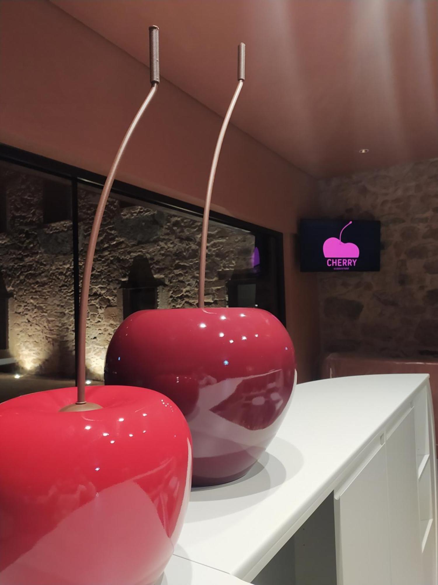 Cherry Sculpture Hotel Paul Εξωτερικό φωτογραφία