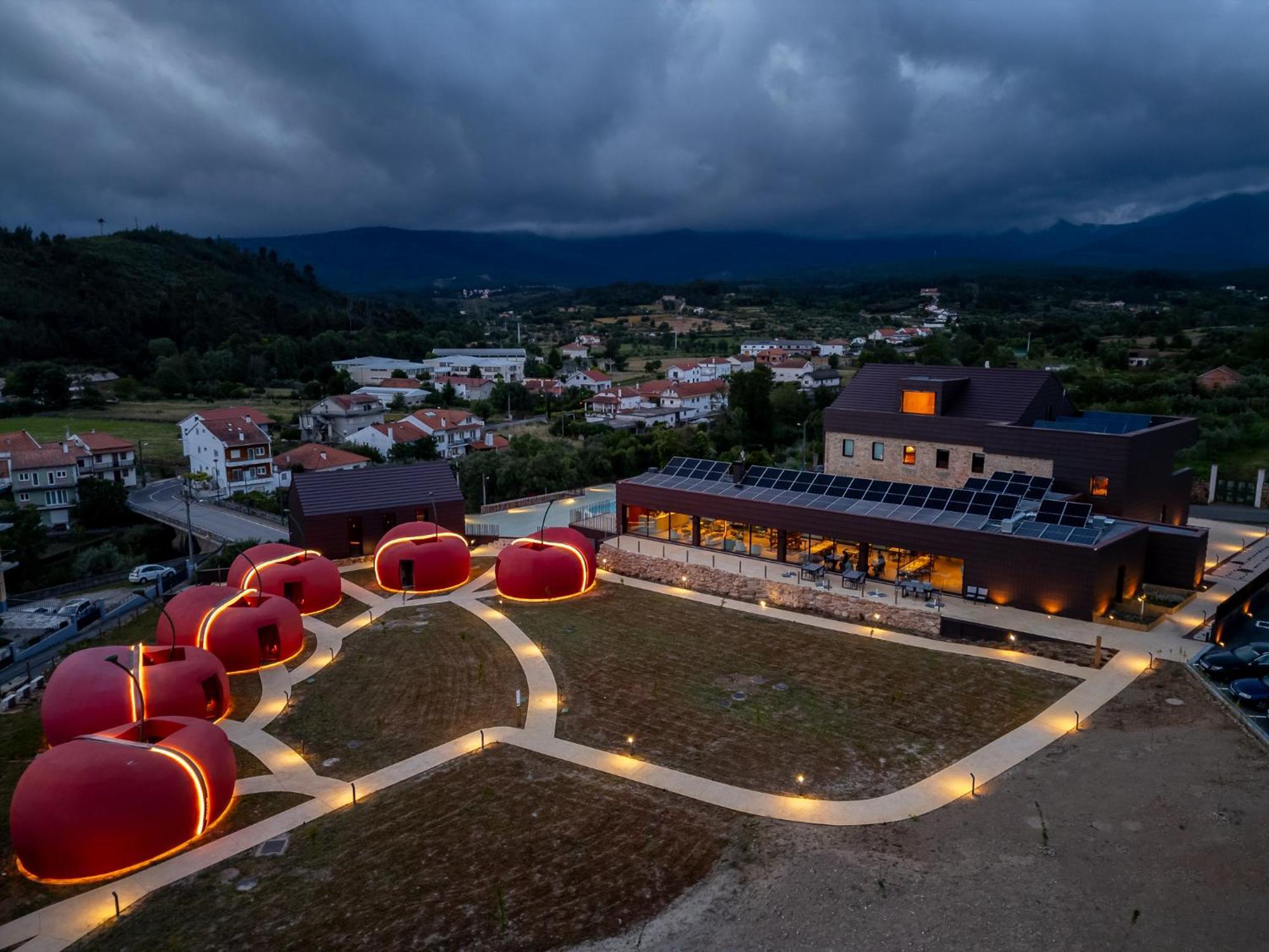 Cherry Sculpture Hotel Paul Εξωτερικό φωτογραφία